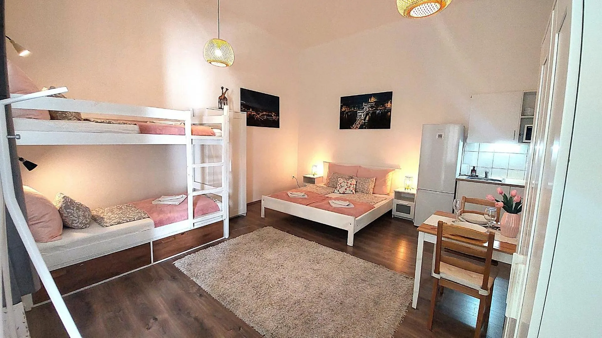 Goodmo Budapest Smart Rooms 0*,  المجر