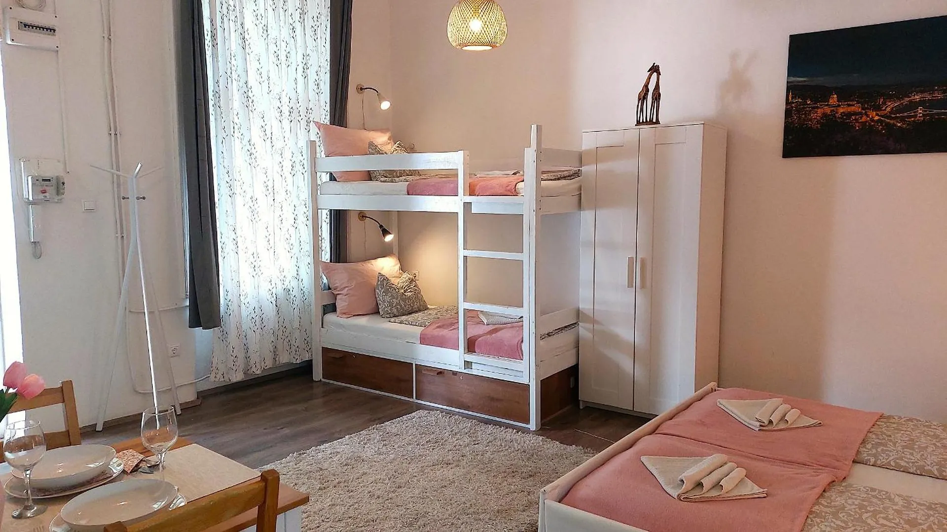 Goodmo Budapest Smart Rooms بيت شباب
